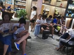 等位区-粤港餐厅(禹州商业广场店)