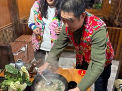 -果松木炭酸菜铜火锅·外婆参鸡汤