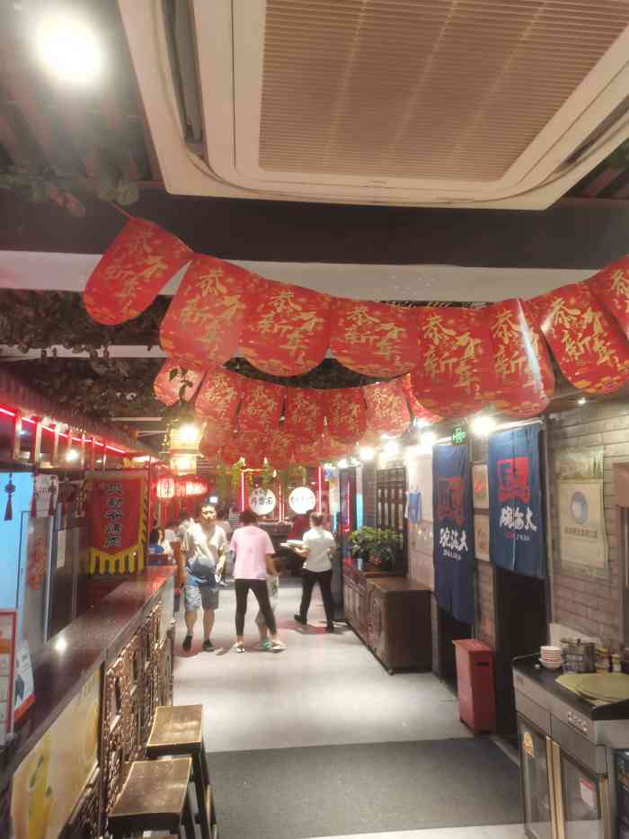 大海碗(天桥百货商场店)-"炸酱面真好吃,北京小吃也很多,好吃.