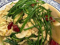 沙葱炒蛋-老钟家烤羊排·敦伊阁清真餐厅胡羊焖饼