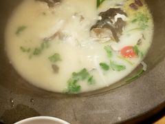 -咕嘟草帽鱼·牛奶一样的鲜鱼汤(天鹅湖万达广场店)