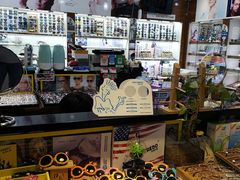 -三叶眼镜城批发市场(上海火车站店)