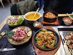 -臻牛烤肉