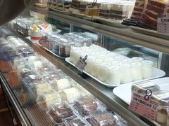 面包甜点陈列柜-新侨三宝乐面包店(崇文门店)