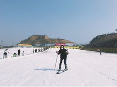 -采薇庄园四季滑雪场