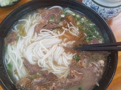 -花溪巷牛肉粉(泉城路店)