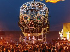 -北戴河碧螺塔海上酒吧公园