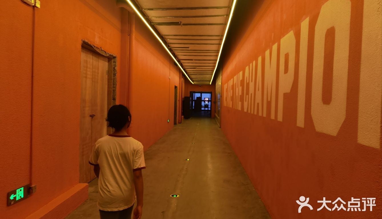 运动、看球、吃饭