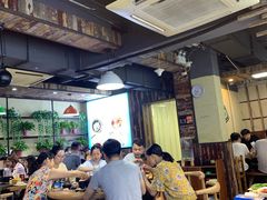 大堂-陆记牛庄·碳锅龙虾烧烤(爱上花园店)