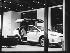 -TESLA 特斯拉(上海太古汇体验店)
