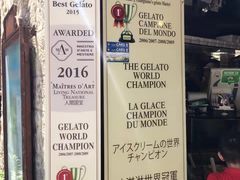 -Gelateria Dondoli