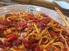 -歹歹的加个面过油肉拌面