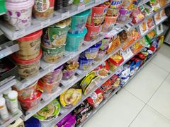 -全家便利店(江湾镇站店)