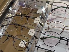 -美式眼镜·授权蔡司.依视路.尼康.豪雅.明月(人民广场店)