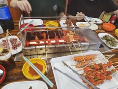 -哈尔滨小酒馆·鲜肉现穿自助烧烤(康新花园店)
