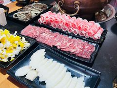 -果松木炭酸菜铜火锅·外婆参鸡汤