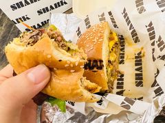 美式经典牛肉汉堡-shark burger·鲨鱼汉堡(交子大道店)