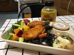 羽衣甘蓝龙利鱼沙拉-innewgogo纽麦轻食(滨北店)
