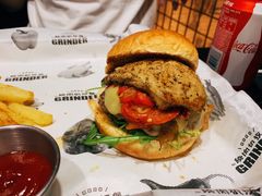 招牌鹅肝牛肉汉堡-Grinder 绞肉机汉堡(武定路店)