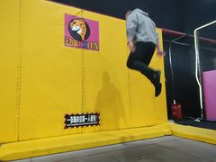 -嘿哟动霸CHUA·新潮玩运动娱乐中心·蹦床滑冰团建乐园