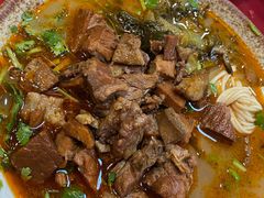 红烧牛肉面-金杨拉面王小吃面馆·牛三宝面·红烧牛肉粉