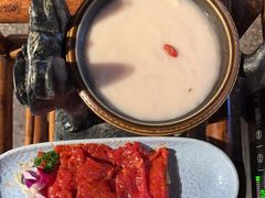 -老牌坊云南鱼豆花火锅(哈西万达店)