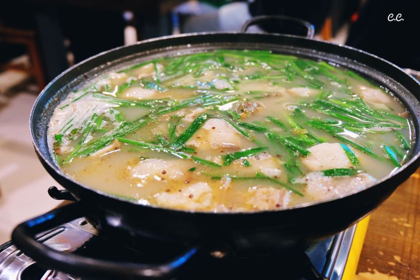 「米肠火锅」  味道比韩国当地的清淡一些, 里面有米肠,瘦猪肉和