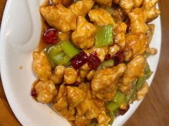 宫爆鸡丁-方城小吃店