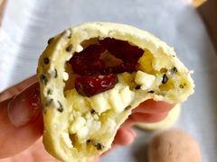 蔓越莓乳酪麻薯球-啊噗吐呦现场烘焙(麦凯乐店)