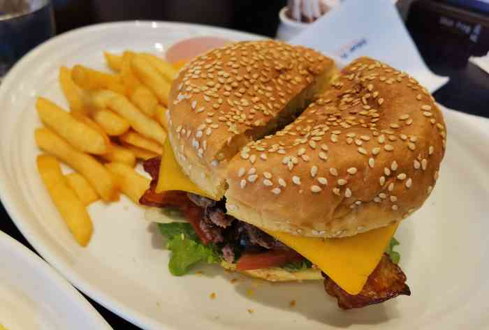 bluefrog蓝蛙(国贸商城店)-"蓝蛙的口味还是有保证的,作为附近的电视