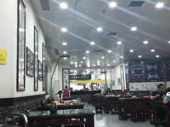 大堂-牛一嘴·兰州牛肉面·大盘鸡(财富中心店)