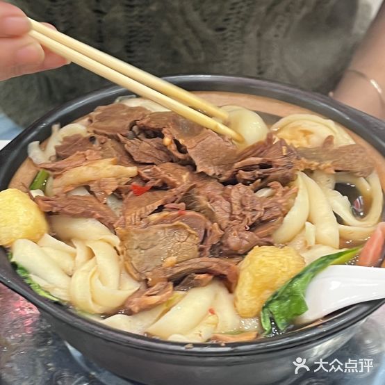 阿杰砂锅刀削面(金盛大厦店)