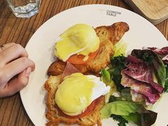 班尼迪克蛋-Common Table · Brunch & Coffee