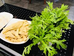 茼蒿菜-云中鱼蒸汽石锅鱼(川沙百联店)