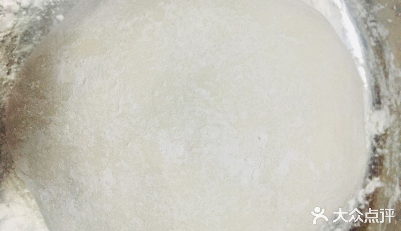 黑芝麻酱+白糖+黄油，比例大约是是