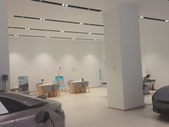 -小鹏汽车上海吴中路销售服务中心