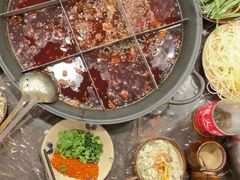 -渝嘴小老弟老火锅(华新村店)