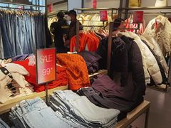 -URBAN REVIVO(北京斯普瑞斯奥特莱斯店)