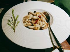 清炒百合与秋葵-菩提素素食餐厅(晶郦馆店)