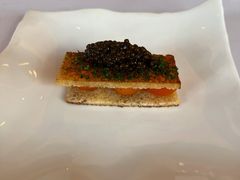 有机蛋黄吐司鱼子酱和香草-Jean Georges