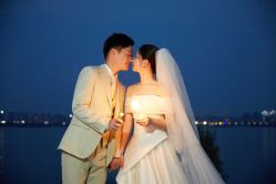 -雪中彩影婚纱摄影·微光艺术中心