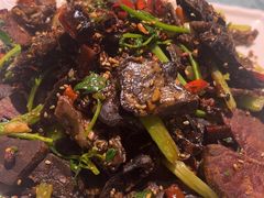 -老码头黑皮肘子锅包肉(赣水路店)