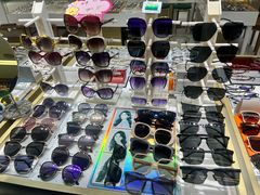 -美式眼镜·授权蔡司.依视路.尼康.豪雅.明月(人民广场店)