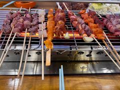 -哈尔滨小酒馆·鲜肉现穿自助烧烤(康新花园店)