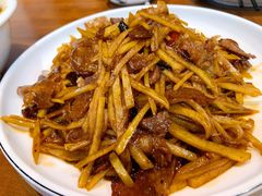 土豆丝回锅肉-绅士餐厅龙虾·烧烤(西门路店)