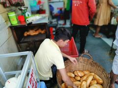 -Bánh Mì Huynh Hoa