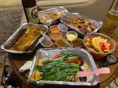 月半松板肉-月半小炉焖烤