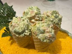 三文鱼牛油果手卷-荟廷·晶萃(陆家嘴尚悦湾店)