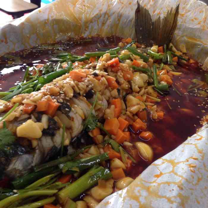 打分 点的蒜香纸包鱼,味道还可以,就是可供煮的