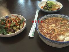 折耳根拌胡豆、拌凉粉、何氏豆腐-天回镇何氏豆腐(总店)